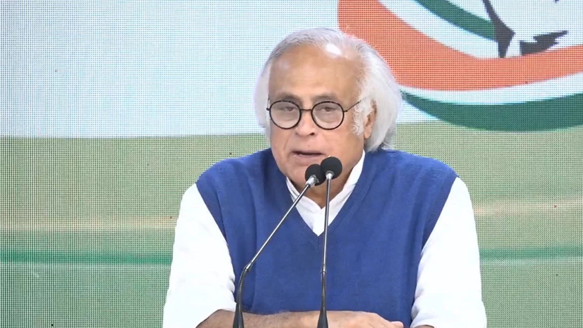 'महिला आरक्षण को लागू किए बिना इसे चुनाव में भुनाने के लिए बेताब हैं प्रधानमंत्री', कांग्रेस ने सरकार पर साधा निशाना