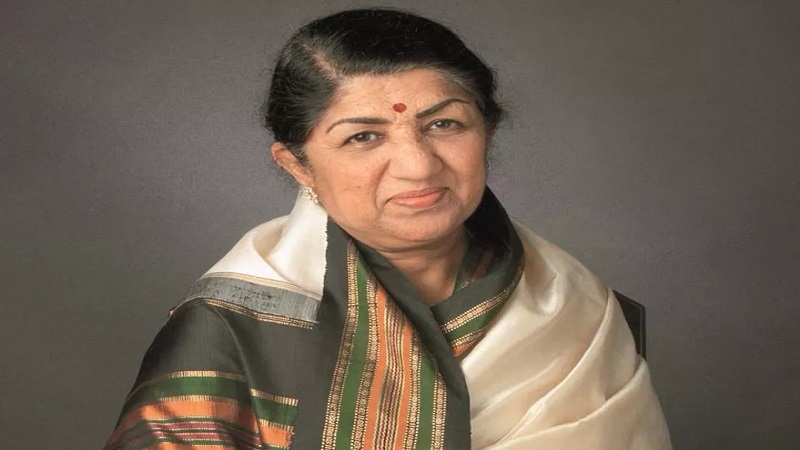 Lata Mangeshkar Birthday: लता मंगेश्कर ने आवाज के जादू से संगीत प्रेमियों के दिलों पर किया राज, सिनेमा के शो मैन ने दिया सरस्वती का दर्जा