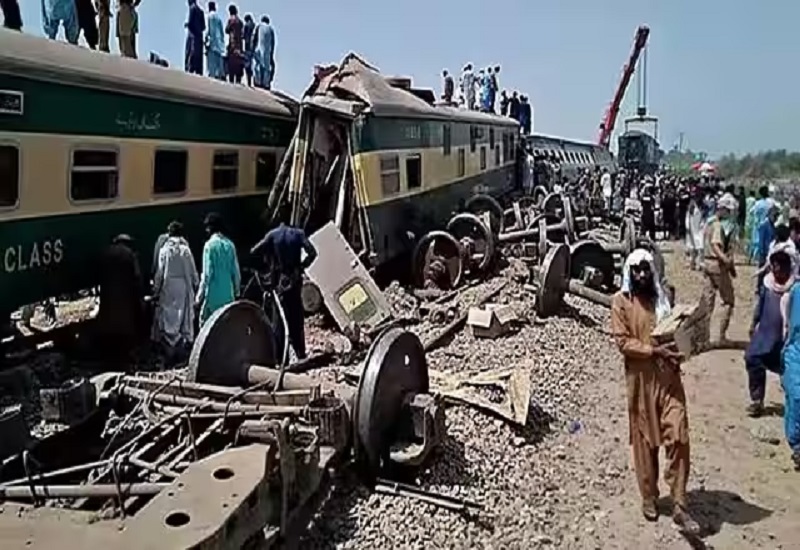 Train accident in Pakistan : पाकिस्तान के पंजाब प्रांत में 2 ट्रेनों में भिड़ंत, 31 यात्री घायल 