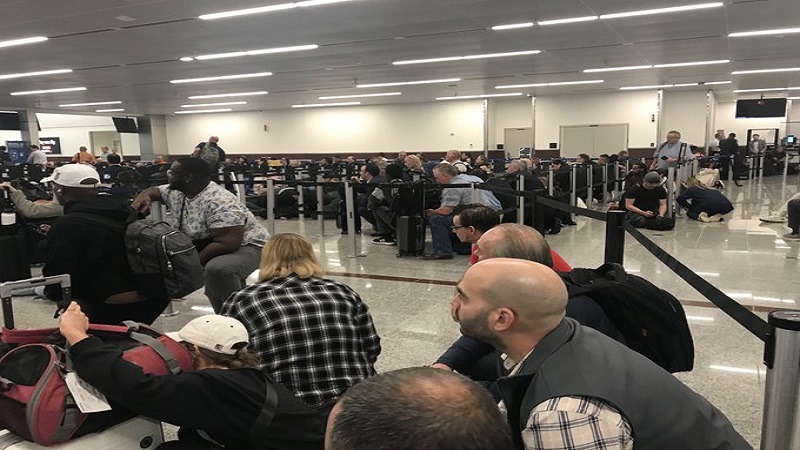 Atlanta Airport पर महिला ने पुलिस अधिकारी समेत तीन लोगों पर किया चाकू से हमला, गिरफ्तार 