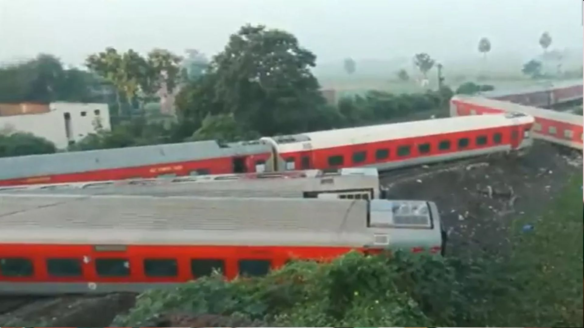 Bihar Buxar Train Accident: बिहार ट्रेन हादसे के बाद कई ट्रेनें रद्द, कुछ गाड़ियों के बदले रूट, यहां देखें लिस्ट