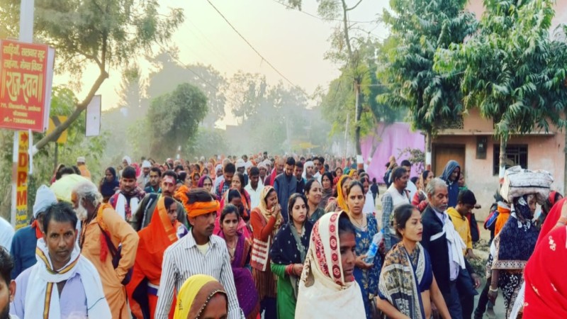 कड़ी सुरक्षा व्यवस्था के बीच अयोध्या की 14 कोसी परिक्रमा शुरू, उमड़े श्रद्धालु