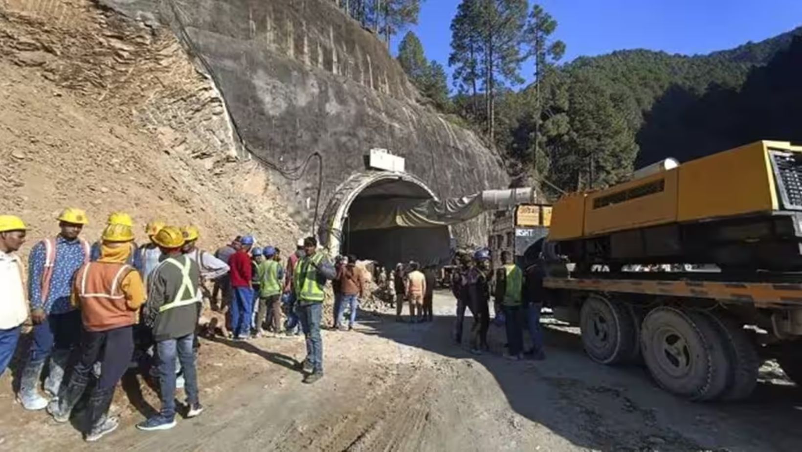 उत्तरकाशी सुरंग हादसा: बचाव अभियान में रुकावट, इंदौर से पहुंचेगी स्पेशल मशीन, 7 दिन से फंसे हैं 41 मजदूर 