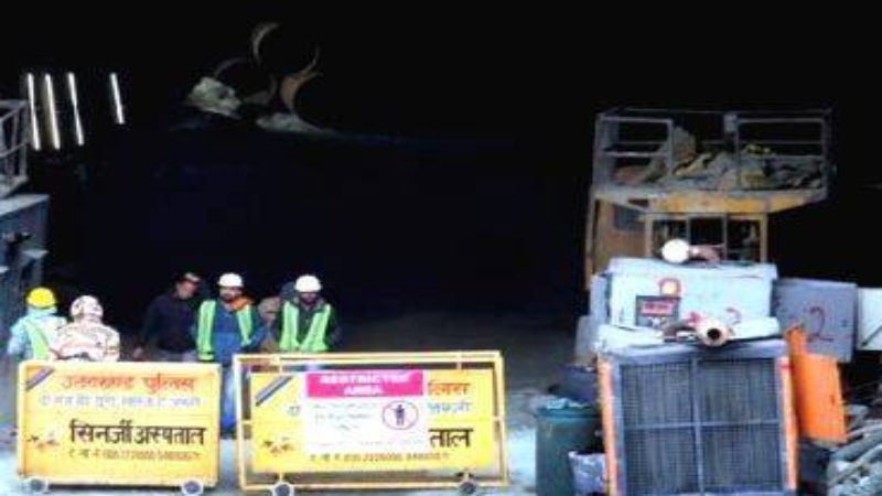 Silkyara tunnel accident : श्रमिकों के गांव में रात भर हुआ जश्न, मनाई दीपावली 