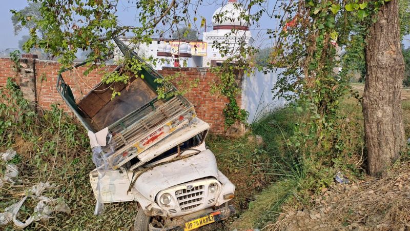Auraiya News: डंपर ने खड़ी पिकअप में मारी टक्कर, आधा दर्जन घायल, हादसे के बाद चालक वाहन लेकर हुआ फरार