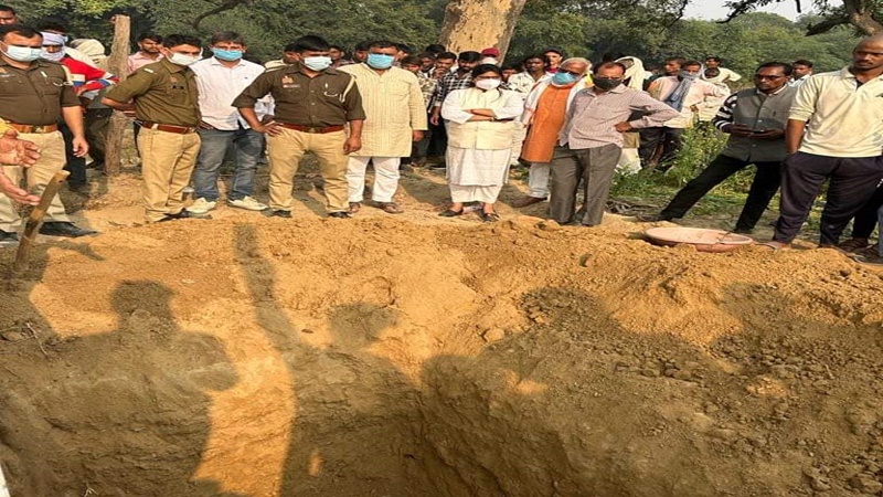 रायबरेली: परिजनों ने लगाया हत्या का आरोप तो कब्र से निकाला गया एक माह पूर्व दफन किशोर का शव