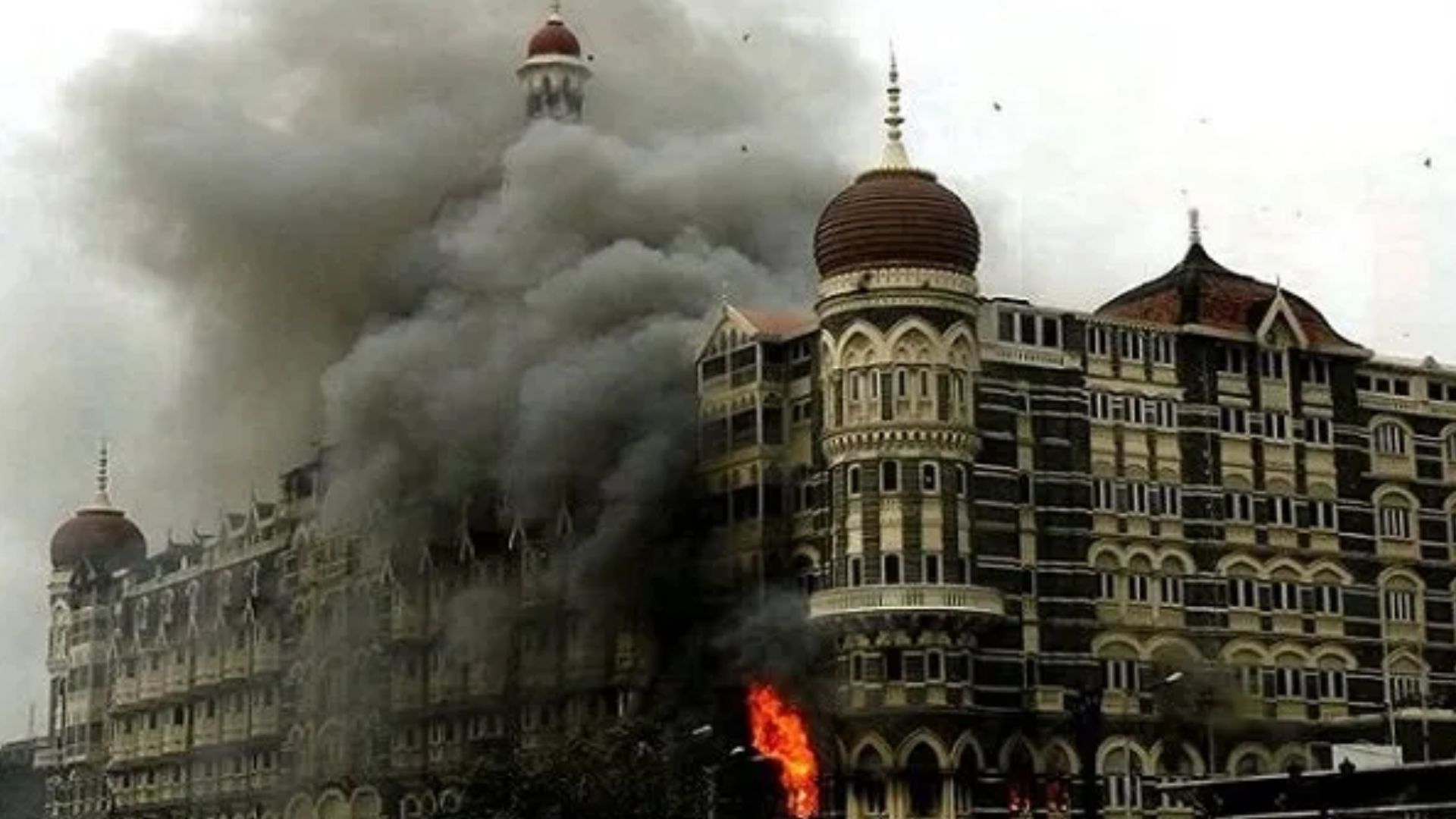 26/11 मुंबई आतंकवादी हमले की 15वीं बरसी आज, शहीदों को दी गई श्रद्धांजलि 