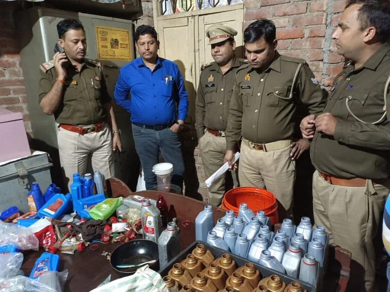 बरेली: पुलिस ने घर में नकली मोबिल ऑयल बनाते पकड़ा, देहात क्षेत्र में की जाती थी सप्लाई