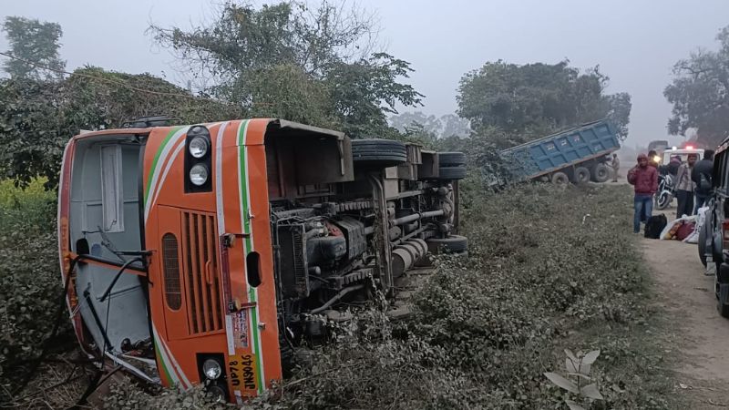 Kanpur Accident: रोडवेज बस डंपर से टकराई, हादसे के बाद मची चीख-पुकार, चालक समेत नौ लोग घायल