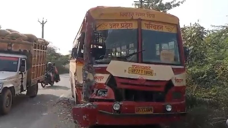 Kanpur Accident: चौबेपुर में रोडवेज बस और ट्रक में आमने-सामने भिड़ंत, हादसे के बाद मची चीख-पुकार, दो दर्जन सवारियां घायल