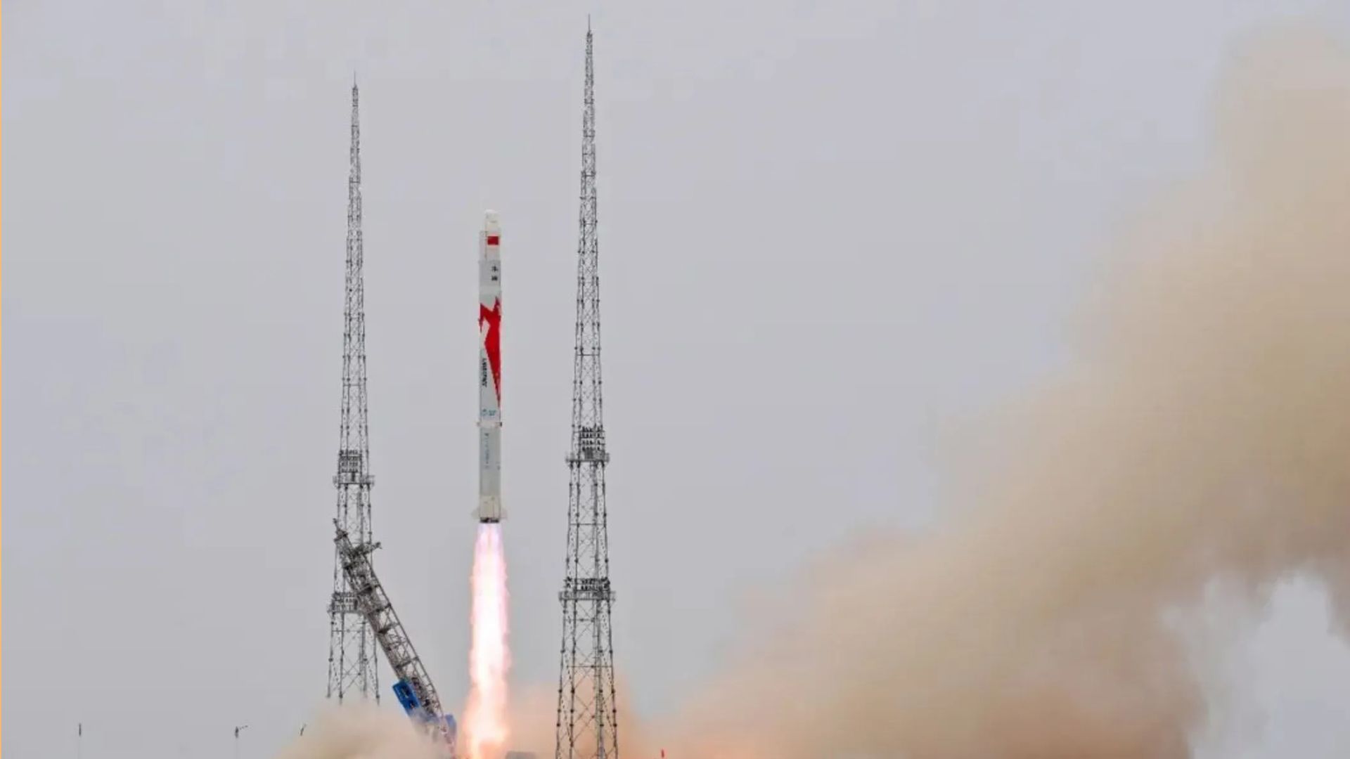 चीन ने तीन उपग्रहों के लिए ज़ुके-2 वाहक रॉकेट किया लॉन्च