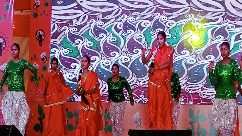 बाराबंकी: छात्रों की मनमोहक प्रस्तुतियों ने बिखेरी छठा, सामूहिक नृत्य, गीता, वंदना व नाटिका ने खूब लूटी वाहवाही