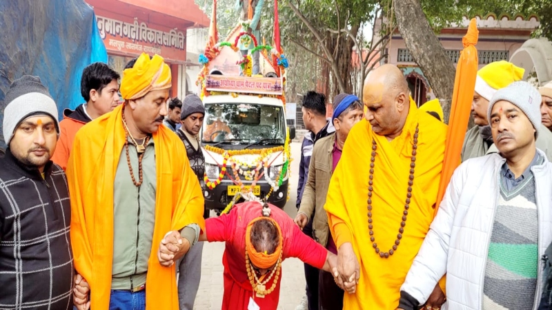 सबके राम : शिखा रूपी जटा से खींच श्रीराम रथ को अयोध्या ले जा रहे संत बद्री बाबा, 550 किलोमीटर की है यात्रा