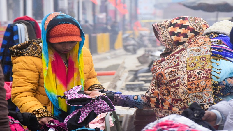 मुरादाबाद : शीतलहर से ठिठुरे लोग, धूप से मिली थोड़ी राहत