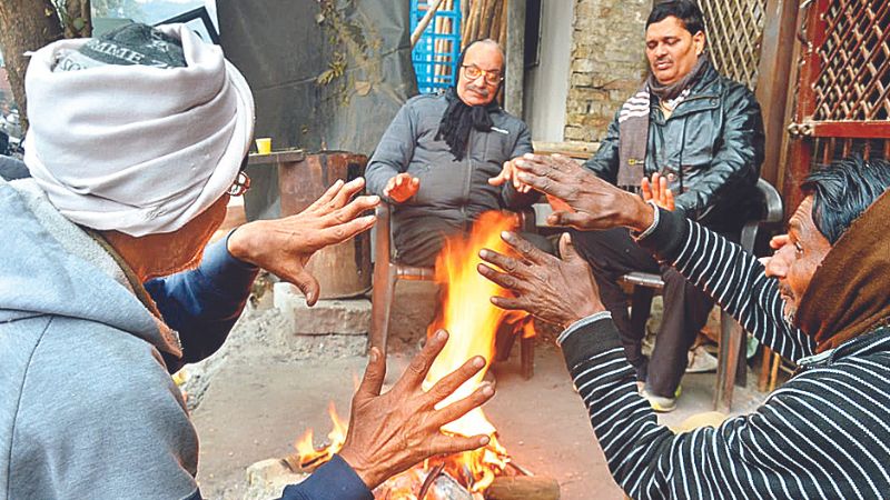 Weather Forecast Kanpur: 21 साल बाद टूटा सर्दी का रिकार्ड… फ्लाइटें निरस्त, मौसम वैज्ञानिक का ये है अनुमान