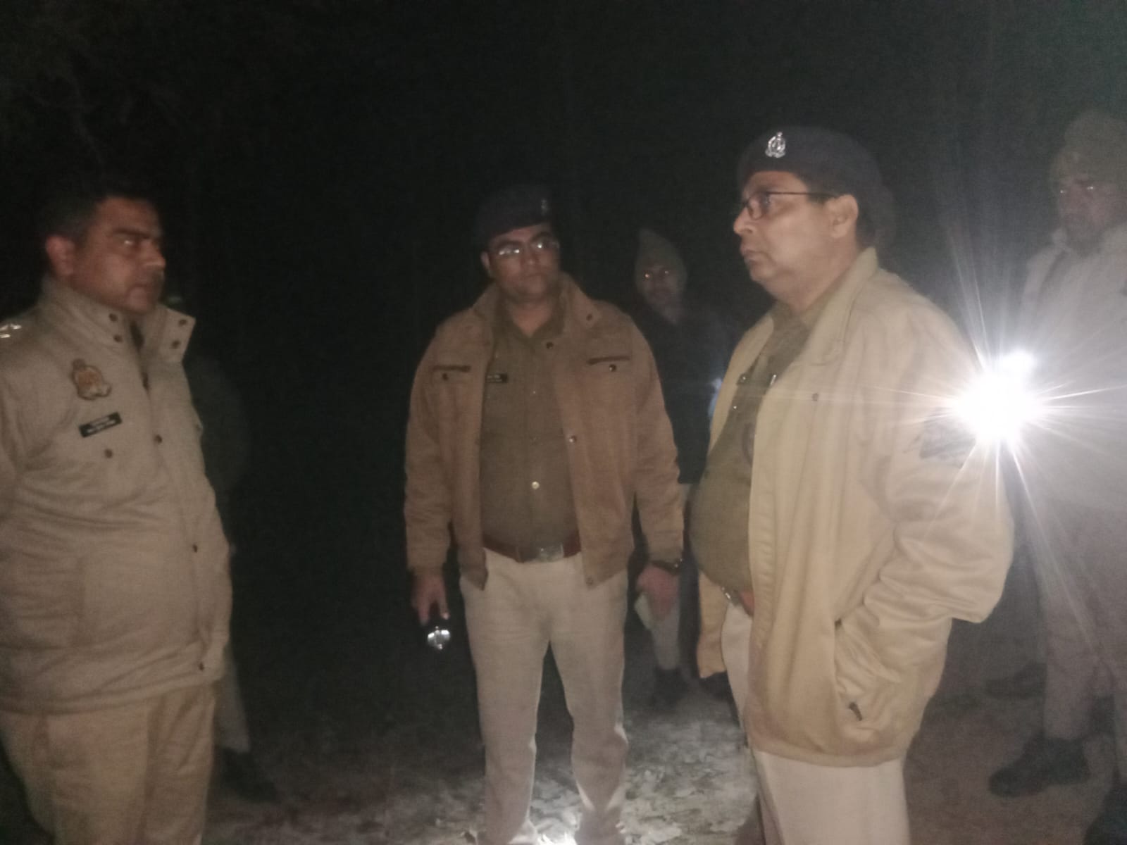 शाहजहांपुर: गो तस्करों और पुलिस में मुठभेड़, इंस्पेक्टर और सिपाही समेत पांच को लगी गोली