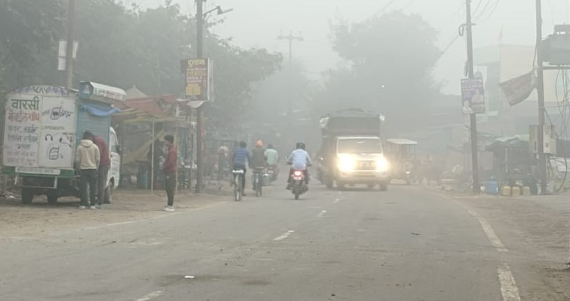 शाहजहांपुर: सुबह कोहरा, दिन में धूप... शीतलहर से कंपकपाए लोग