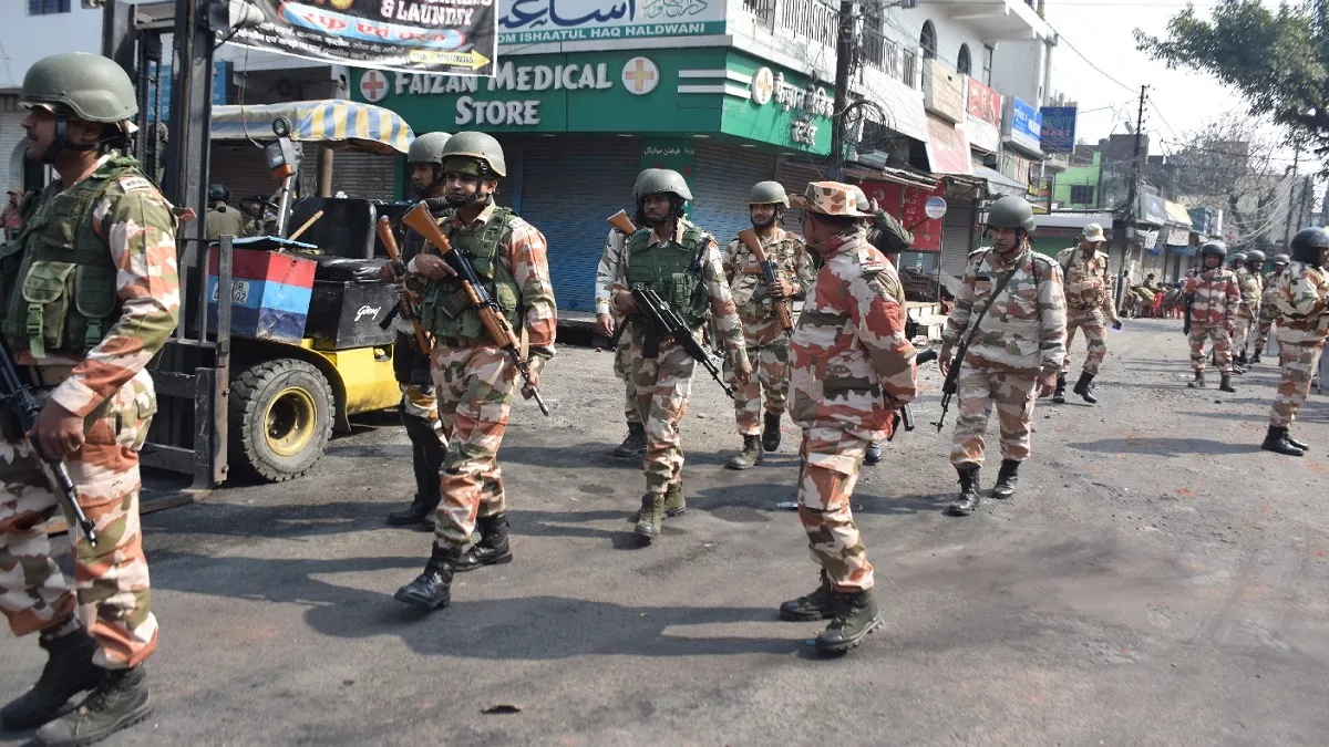 हल्द्वानी: बनभूलपुरा से पैरामिलिट्री फोर्स का हटना शुरू...