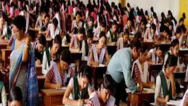 UP board exam: आज से शुरू हुई बोर्ड परीक्षा,8265 परीक्षा केंद्रों पर किये गए विशेष इंतजाम 