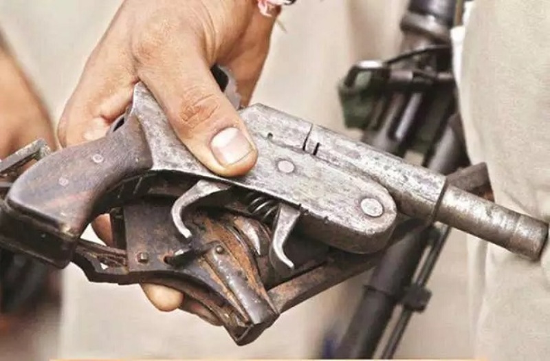 रुद्रपुर: पुलिस ने पिस्टल देसी तमंचे व बंदूक सहित 10 असलहे किए बरामद 
