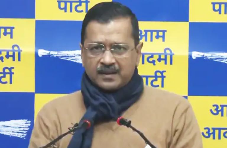 अरविंद केजरीवाल के घर नोटिस लेकर पहुंची क्राइम ब्रांच की टीम