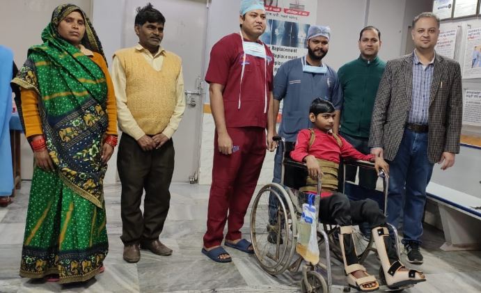 बरेली: रोबोटिक स्पाइन सर्जरी के जरिए 13 साल के बच्चे की रीढ़ की हड्डी का सफल ऑपरेशन