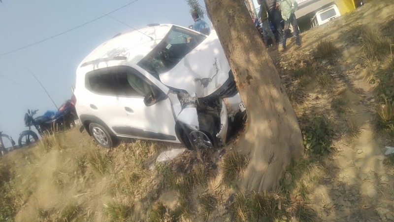 श्रावस्ती: पेड़ से टकराई कार, पंचायत सचिव की दर्दनाक मौत