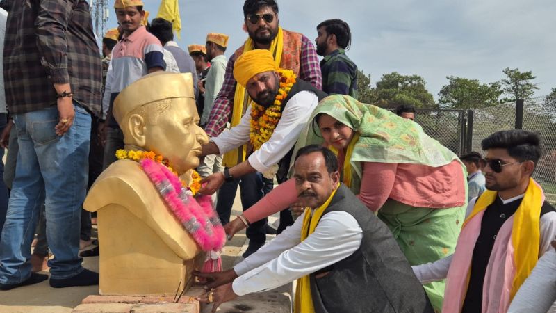 अहीर रेजीमेंट जन जागरूकता साइकिल यात्रा का सैफई में मुलायम सिंह यादव की समाधि स्थल पर समापन, इन जिलों से होकर पहुंची इटावा