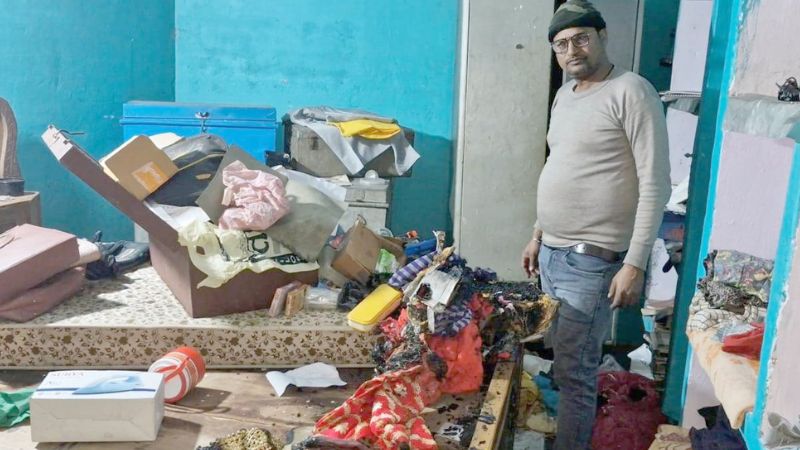 Etawah Theft: बदमाशों ने दो घरों में बोला धावा… पांच लाख के जेवर व नगदी लेकर हुए फरार