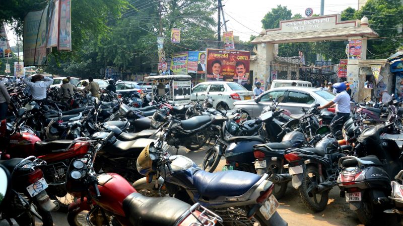 Kanpur News: मल्टीलेवल पार्किंग बनाने को दो भवनों को ध्वस्त करने की तैयारी...पार्किंग की उपयोगिता बढ़ाने पर जोर