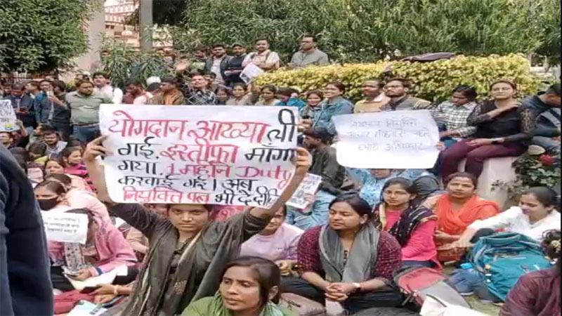 लखनऊ: लेखपाल भर्ती के अभ्यर्थियों ने राजस्व परिषद मुख्यालय पर किया प्रदर्शन, नियुक्ति पत्र देने की उठाई मांग, VIDEO