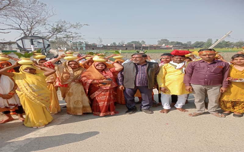 बहराइच: कलश यात्रा के साथ श्री राम कथा का हुआ शुभारंभ, नाचते-गाते भक्त पहुंचे राम-जानकी हनुमान मन्दिर