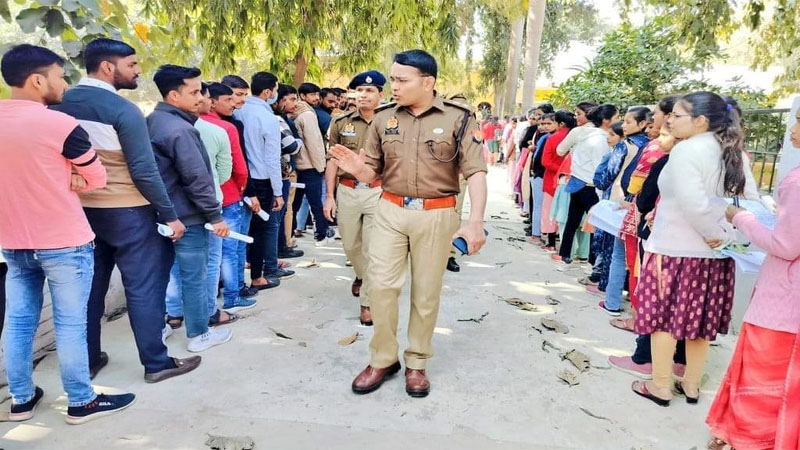 police recruitment exam: दूसरे दिन कड़ी सुरक्षा के बीच 11304 अभ्यर्थी दे रहे परीक्षा, cctv कैमरों से की जा रही निगरानी