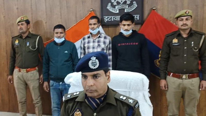 Etawah: यूपी पुलिस भर्ती परीक्षा में पकड़े गए तीन सॉल्वर; भर्ती कराने के नाम पर लेते थे इतने लाख रुपये...पढ़ें पूरी खबर...