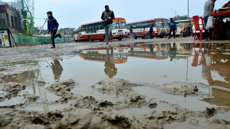 Kanpur: बारिश से सेंट्रल रेलवे स्टेशन व झकरकटी बस अड्डे में जलभराव; राहगीरों को हुई परेशानी...