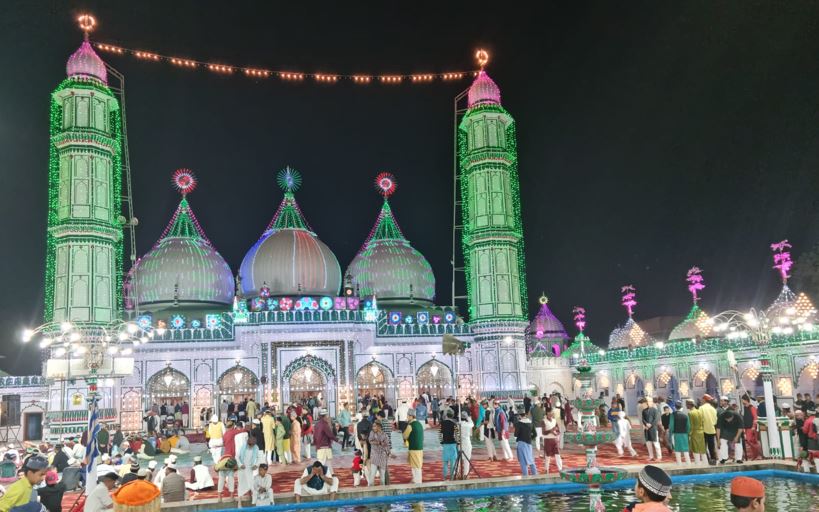 Pilibhit News: इबादत में गुजरी शब-ए-बारात, जगमग हुई जामा मस्जिद...चला दुआओं का सिलसिला