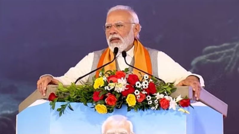 Kanpur: पीएम नरेंद्र मोदी का अभिवादन कर लाभार्थियों से मिले भाजपाई; तीसरी बार प्रधानमंत्री बनाने के लिए की अपील...