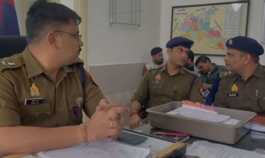 Agra News: पुलिस को मिली बड़ी सफलता... सेना में इस्तेमाल होने वाली दवाओं का जखीरा बरामद, 7 गिरफ्तार