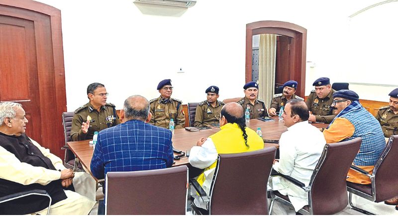 Kanpur: शहर में यातायात सुधारने को पुलिस कमिश्नर अखिल कुमार ने की बैठक; ट्रैफिक से जुड़े सभी विभागों को मिली ये नसीहत...