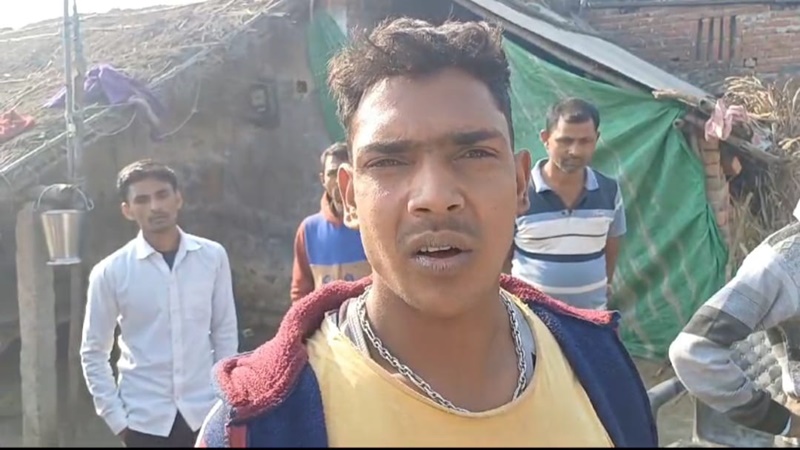 बहराइच: चार दिन से लापता युवक का फंदे से लटकता मिला शव, परिजनों ने लगाया हत्या का आरोप