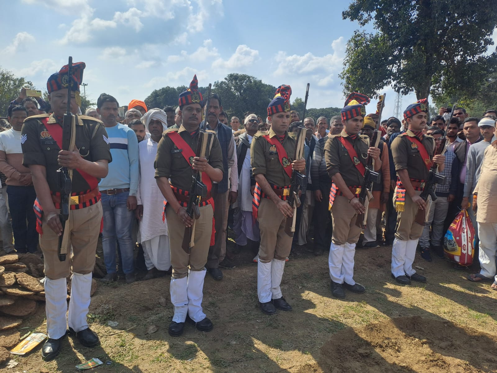 शाहजहांपुर: पूर्व विधायक पुत्तू सिंह यादव का निधन, राजकीय सम्मान के साथ हुई अंत्येष्टि