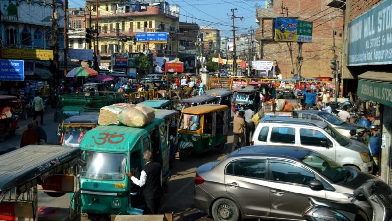 Kanpur: ई-रिक्शा और टेंपो की अराजकता में फंसा मशीनरी बाजार; फुटपाथ पर दुकानदारों का कब्जा, सड़क पर रखे ट्रांसफार्मर...