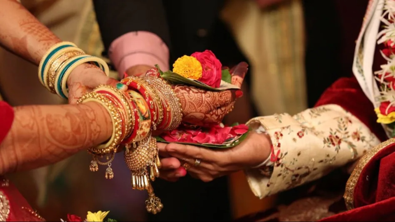 हिंदू शादियों के लिए कन्यादान जरूरी नहीं, केवल सात फेरे हैं जरूरी, जानिए हाईकोर्ट ने ऐसा क्यों कहा... 