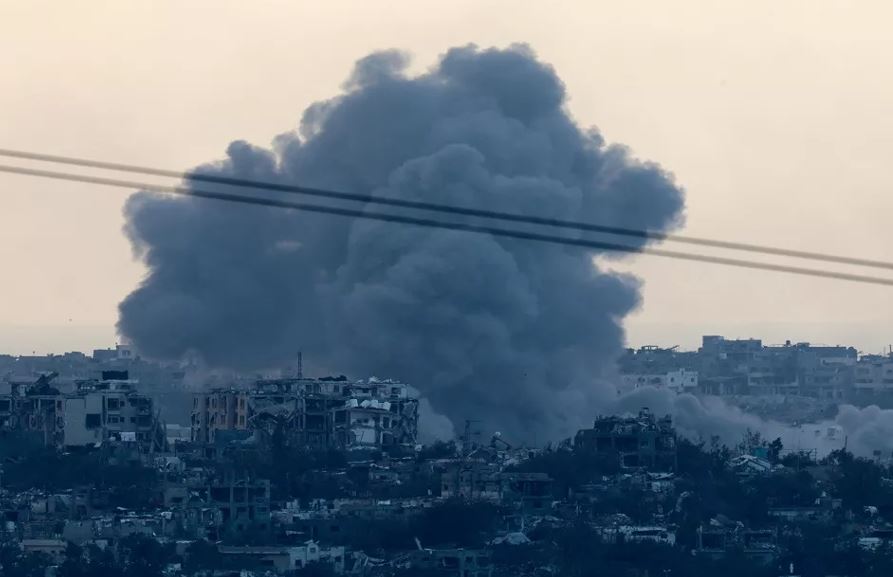 गाजा में इजरायली हवाई हमले में पांच एनजीओ कार्यकर्ताओं की मौत 