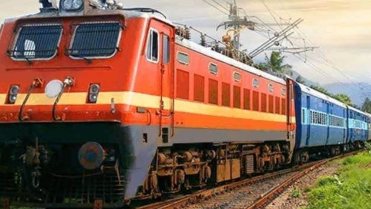 Hathras Stampede: विशेष व्यवस्था के तहत हाथरस में रुकेंगी ट्रेन, घटना में अब तक 121 लोगों की मौत 