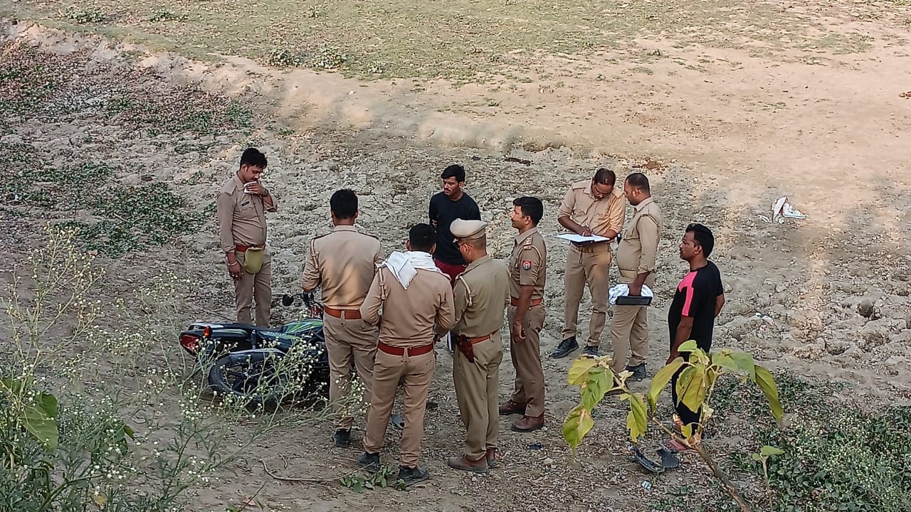 श्रावस्ती: 25 फीट गहरी खाई में गिरा बाइक सवार, मौत 