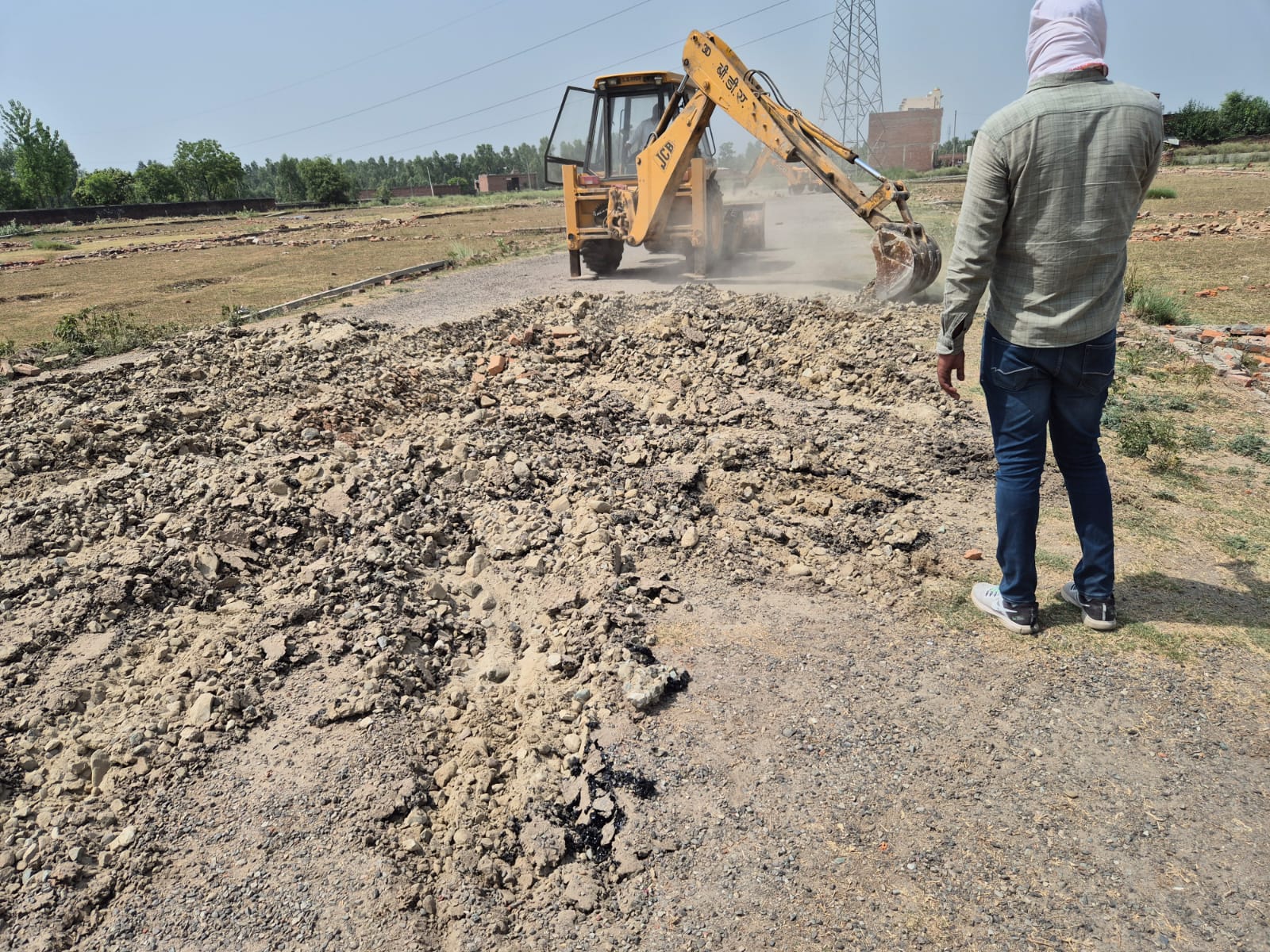 बरेली: बदायूं रोड पर 50 हजार वर्ग मीटर में बन रही अवैध कॉलोनी पर चला बुलडोजर