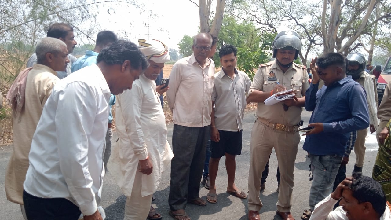 मीरजापुर में ट्रक ने पिता-पुत्र को रौंदा, सड़क हादसे में मौत-बेटी की हालत गंभीर 