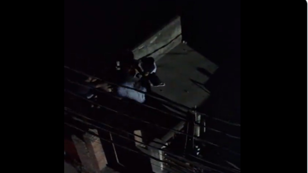 लखनऊ: पिटाई के बाद दबंगों ने युवक को छत से नीचे फेका, वीडियो सोशल मीडिया में वायरल