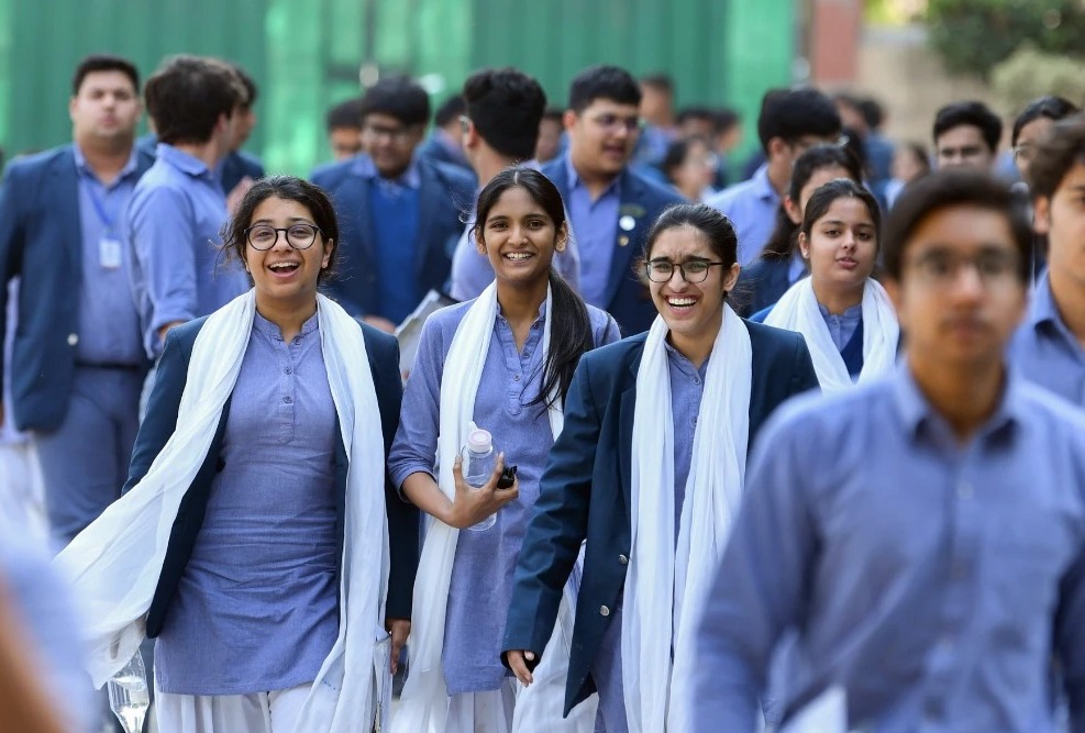 CBSE: 12वीं का परिणाम जारी, सबसे अधिक संख्या में बेटियां हुईं पास, मेरिट की नहीं हुई घोषणा